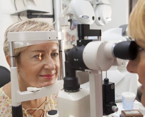 Symptoms of Macular Degeneration — All You Need to Know 4 symptoms of macular degeneration melbourne